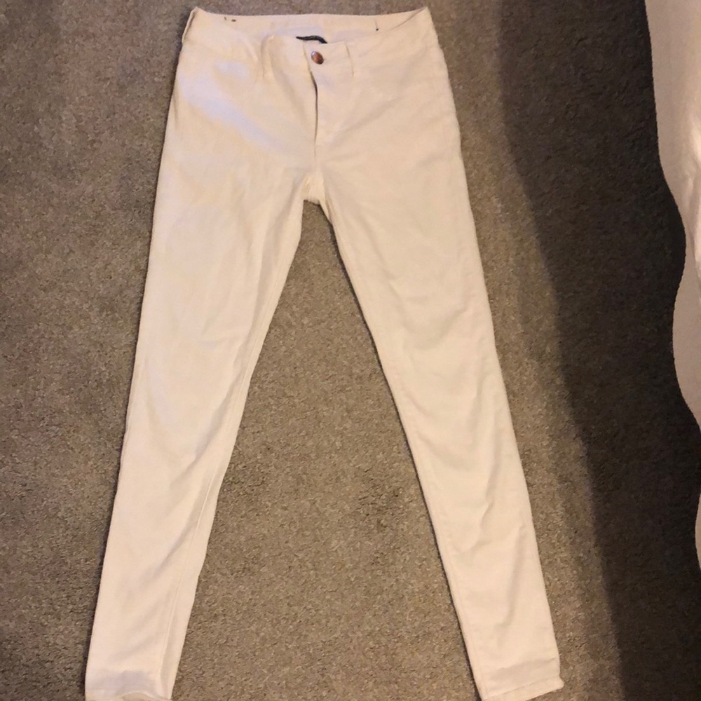 AE super super stretch white jeans.